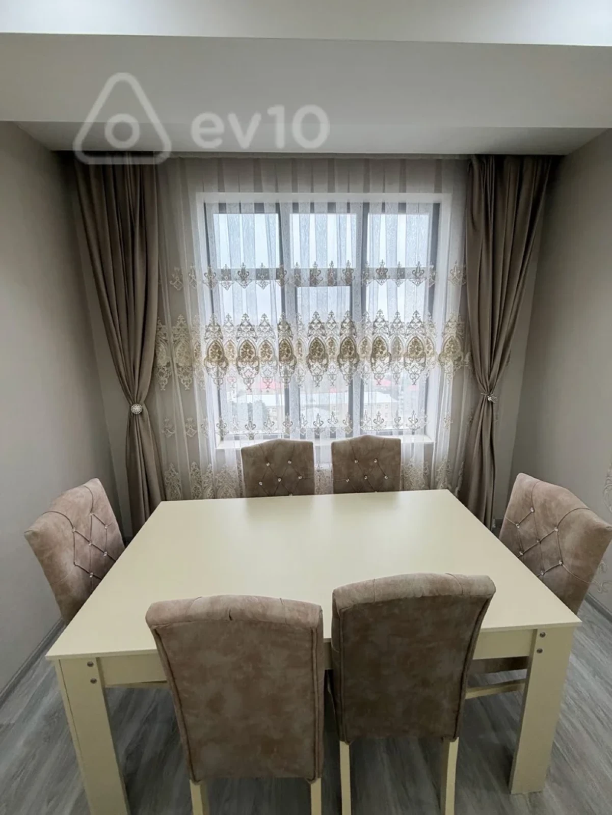 Kirayə verilir 2 otaqlı yeni tikili 60 m²