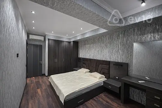 Kirayə verilir 2 otaqlı yeni tikili 78 m²