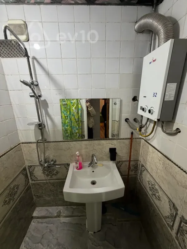 Kirayə verilir 2 otaqlı köhnə tikili 45 m²