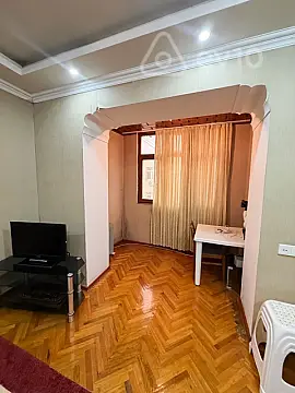 Kirayə verilir 2 otaqlı köhnə tikili 45 m²