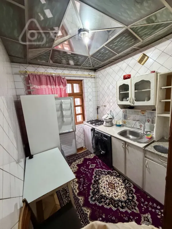 Kirayə verilir 2 otaqlı köhnə tikili 45 m²