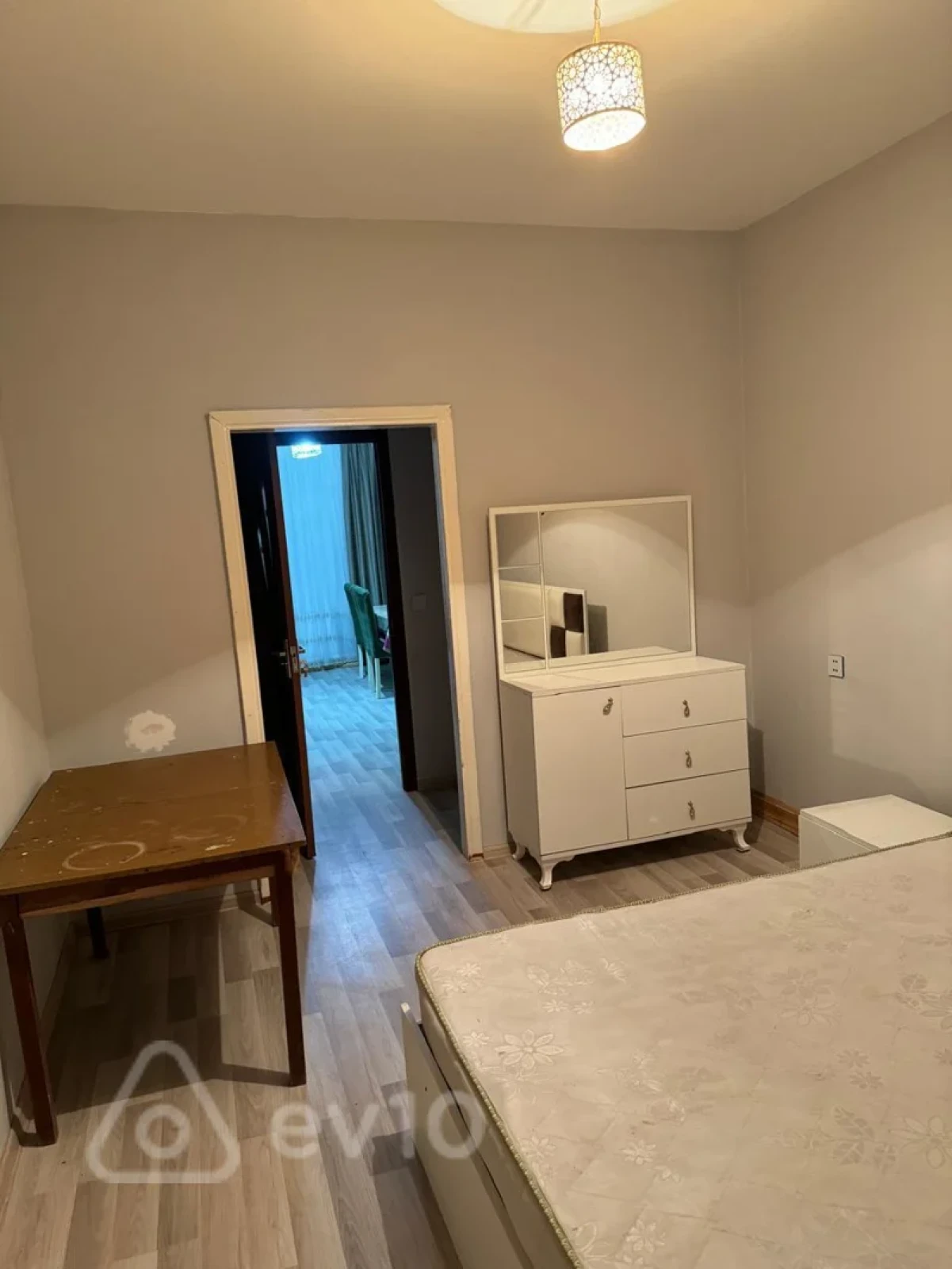 Kirayə verilir 3 otaqlı köhnə tikili 68 m²
