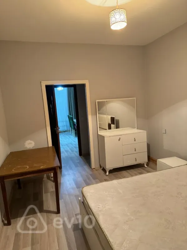Kirayə verilir 3 otaqlı köhnə tikili 68 m²