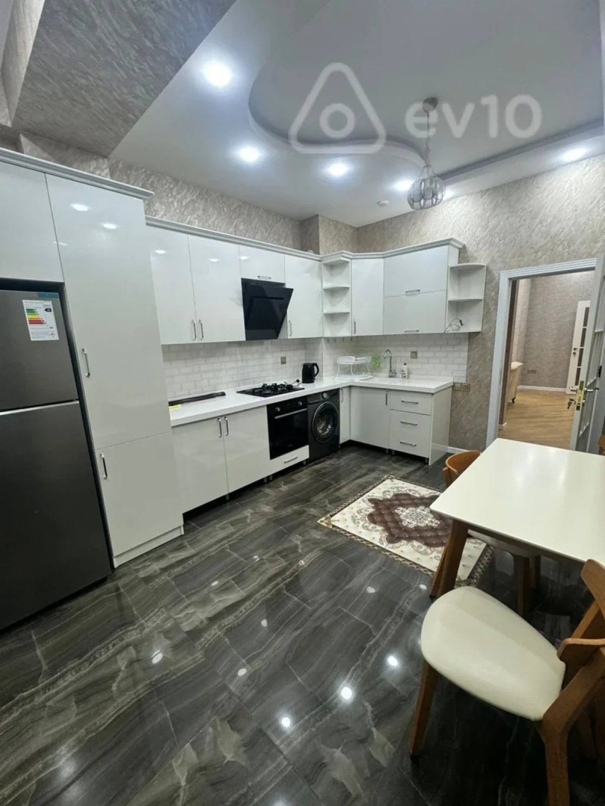 Kirayə verilir 3 otaqlı yeni tikili 125 m²