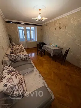 Kirayə verilir 2 otaqlı köhnə tikili 50 m²