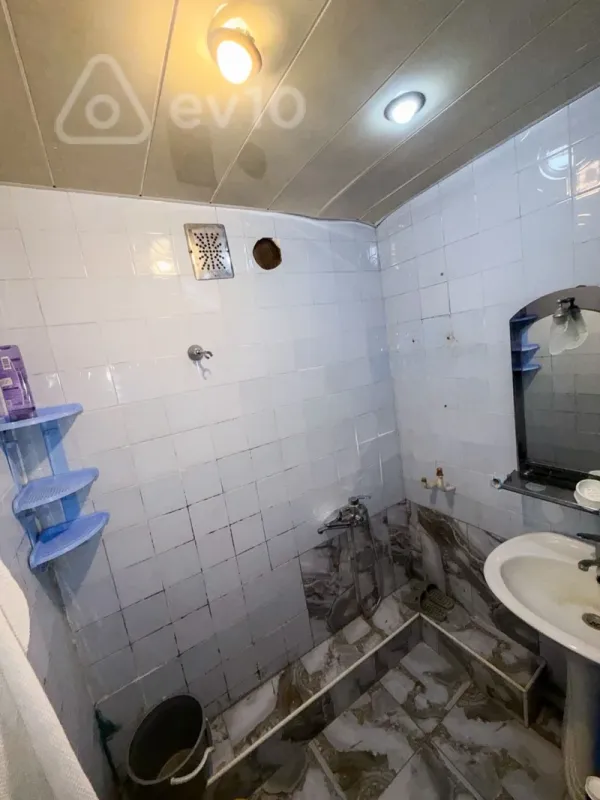 Kirayə verilir 2 otaqlı köhnə tikili 50 m²