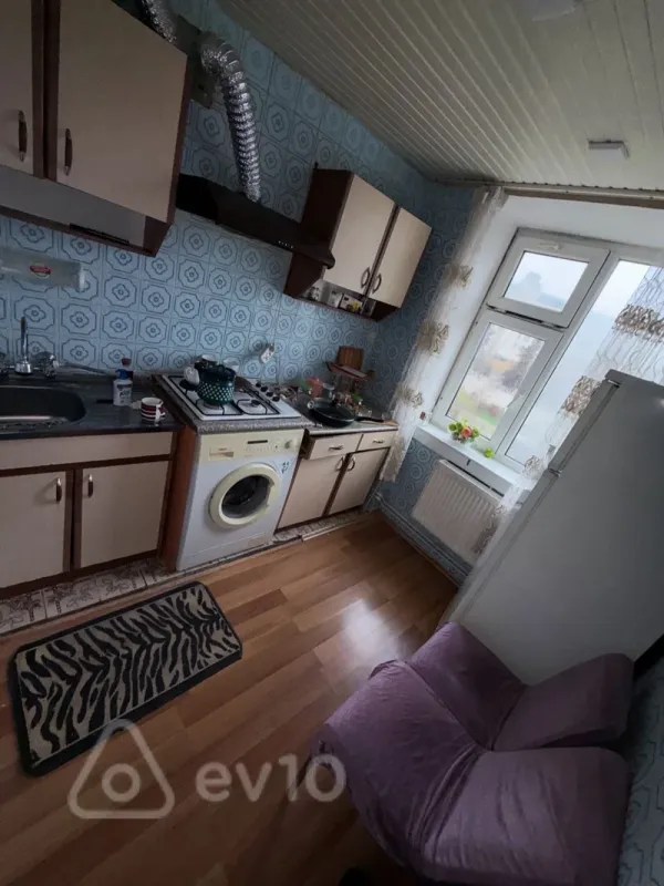Kirayə verilir 2 otaqlı köhnə tikili 50 m²