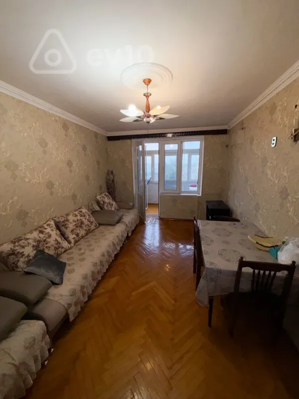 Kirayə verilir 2 otaqlı köhnə tikili 50 m²