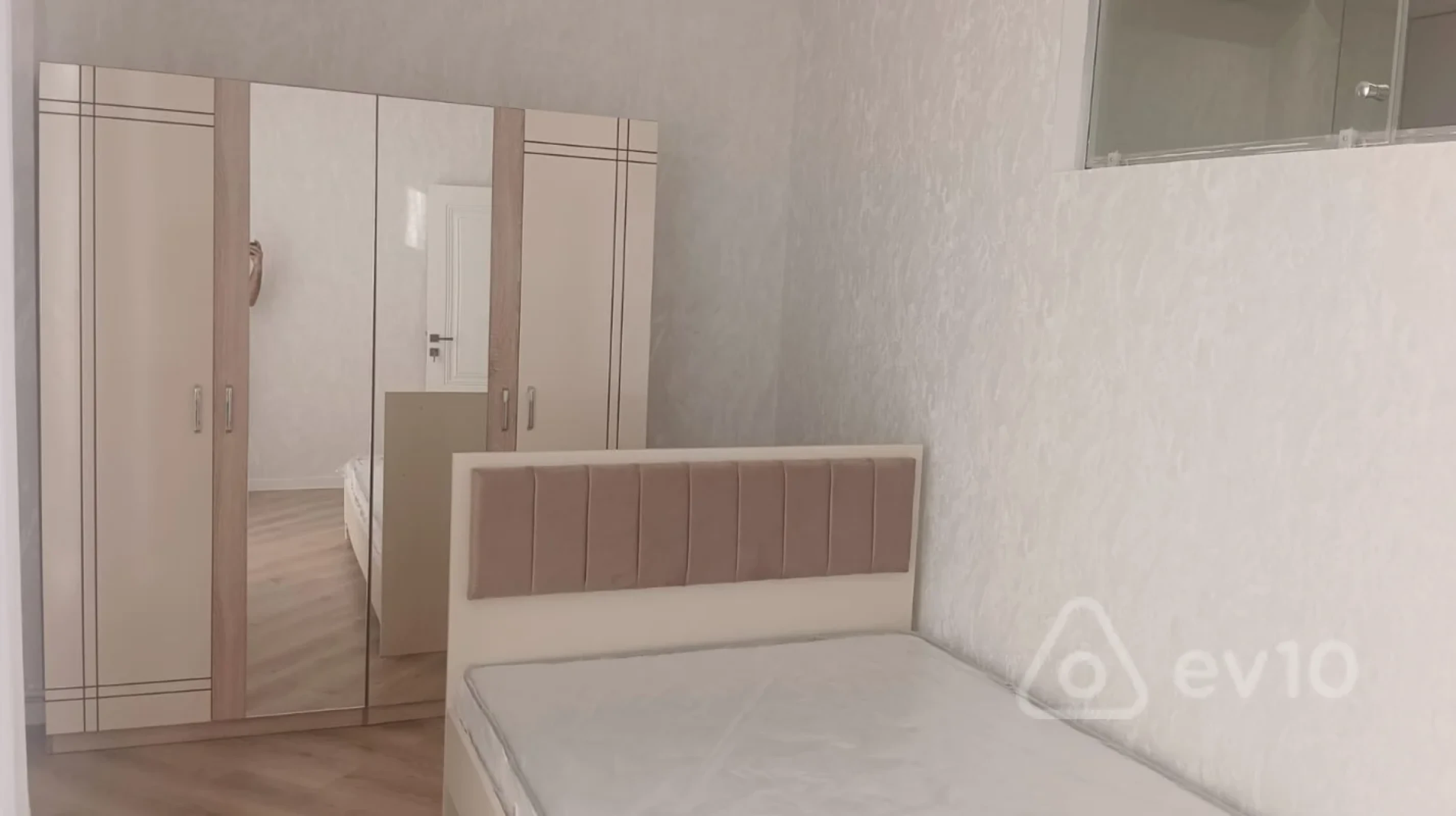 Kirayə verilir 3 otaqlı yeni tikili 70 m²