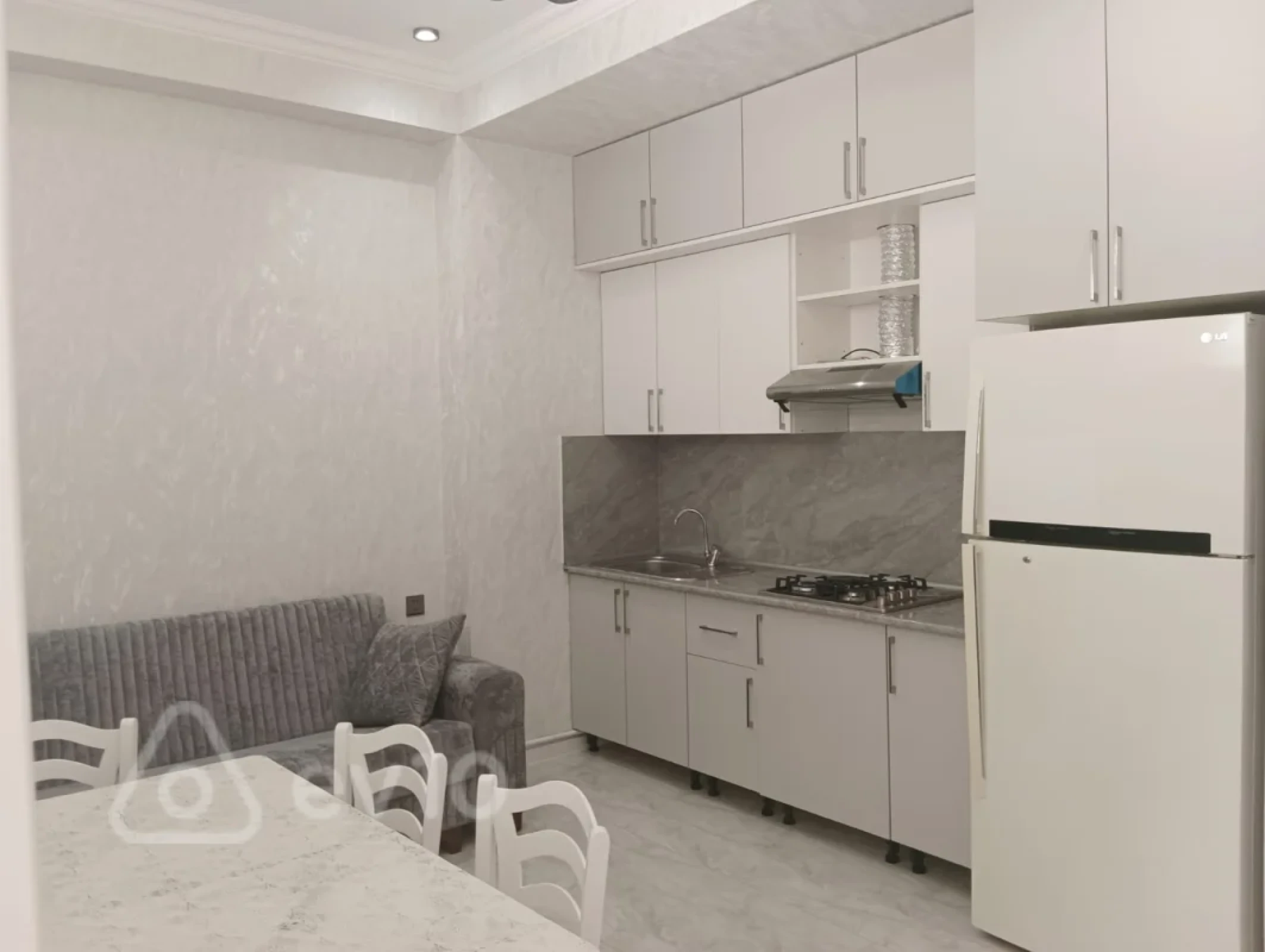 Kirayə verilir 3 otaqlı yeni tikili 70 m²
