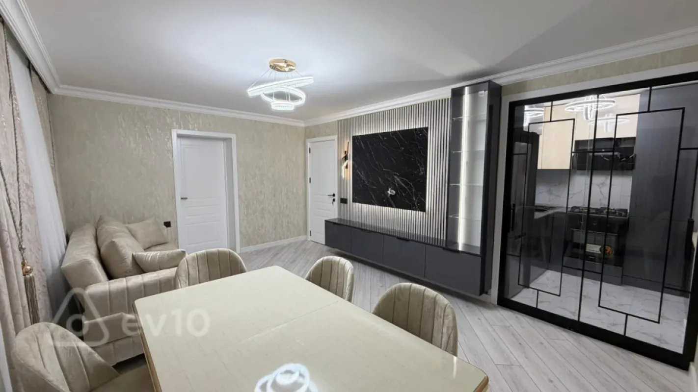 Satılır 3 otaqlı köhnə tikili 75 m²