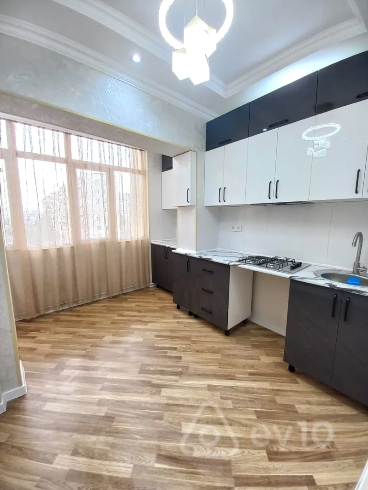 Satılır 1 otaqlı köhnə tikili 45 m²