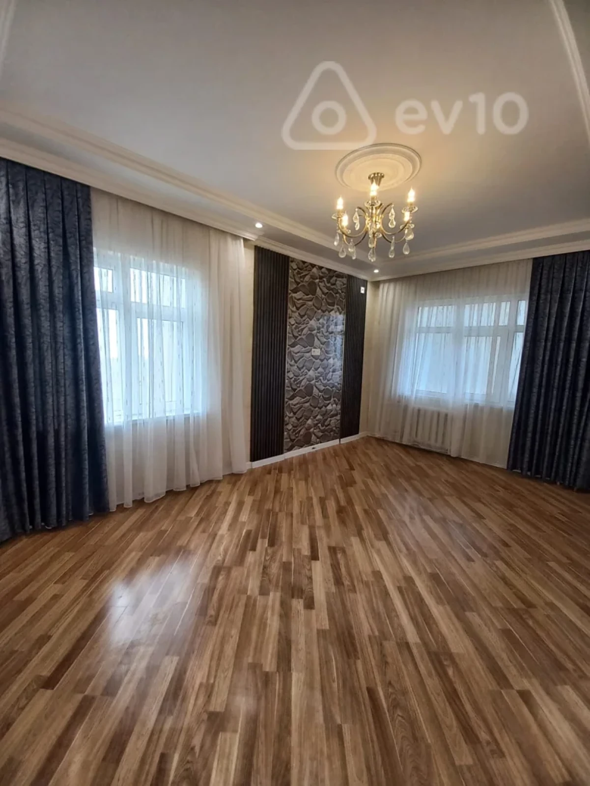 Satılır 1 otaqlı köhnə tikili 45 m²