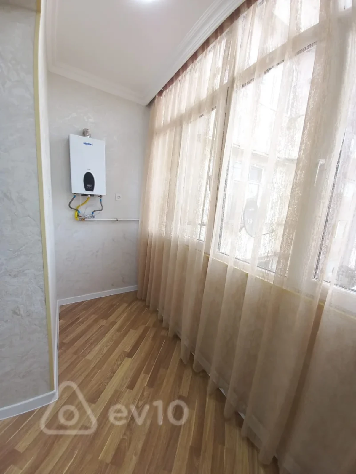 Satılır 1 otaqlı köhnə tikili 45 m²