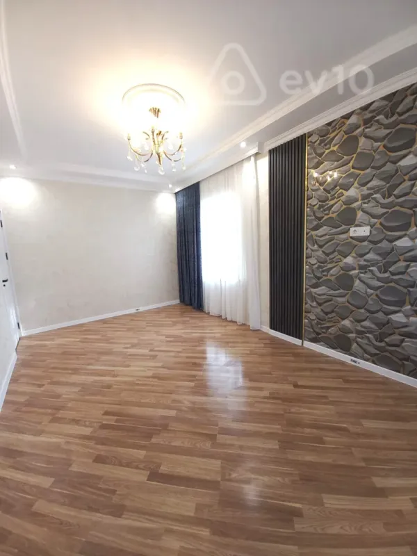 Satılır 1 otaqlı köhnə tikili 45 m²