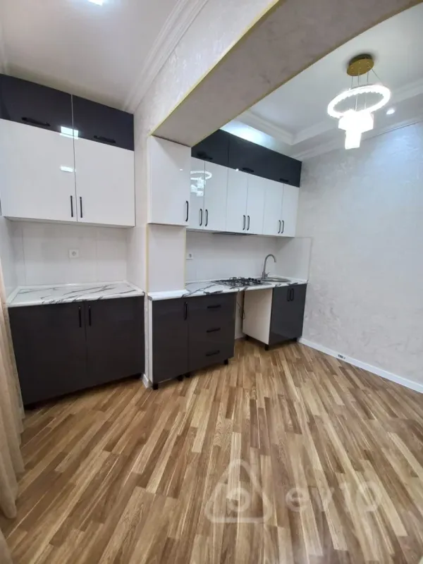 Satılır 1 otaqlı köhnə tikili 45 m²