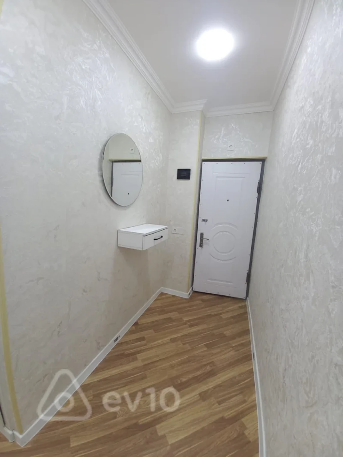 Satılır 1 otaqlı köhnə tikili 45 m²