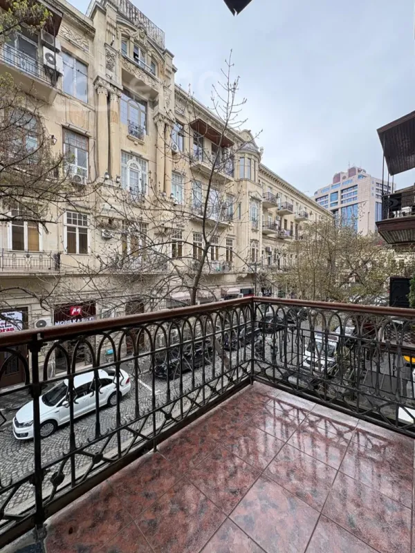 Satılır 3 otaqlı köhnə tikili 110 m²