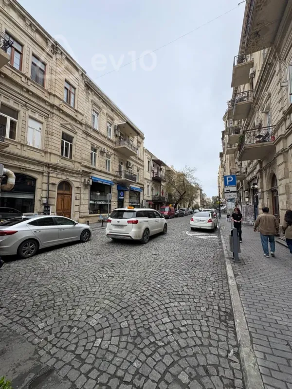 Satılır 3 otaqlı köhnə tikili 110 m²