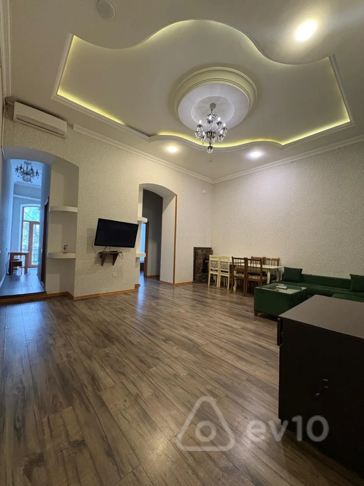 Satılır 3 otaqlı köhnə tikili 110 m²