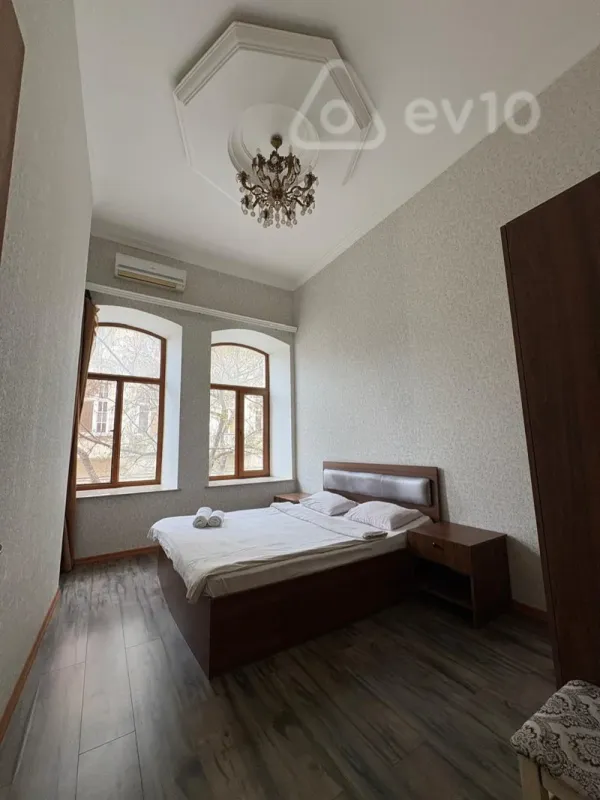 Satılır 3 otaqlı köhnə tikili 110 m²