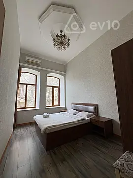 Satılır 3 otaqlı köhnə tikili 110 m²