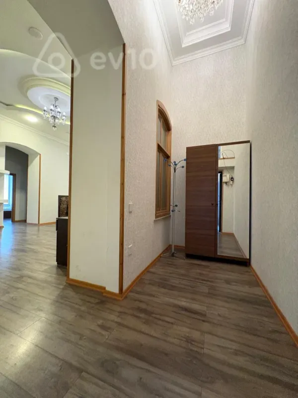 Satılır 3 otaqlı köhnə tikili 110 m²