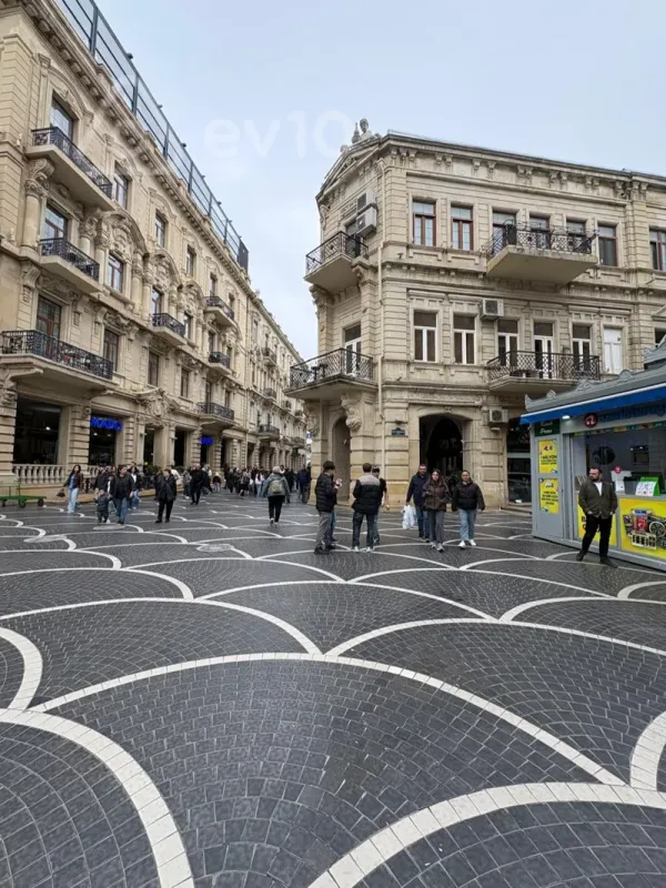 Satılır 3 otaqlı köhnə tikili 110 m²