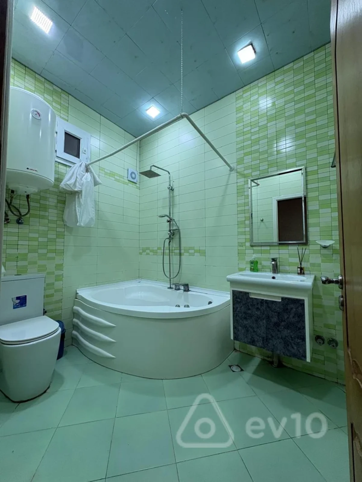 Satılır 3 otaqlı köhnə tikili 110 m²