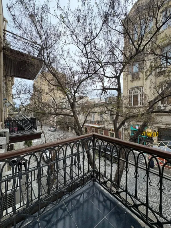 Satılır 3 otaqlı köhnə tikili 110 m²