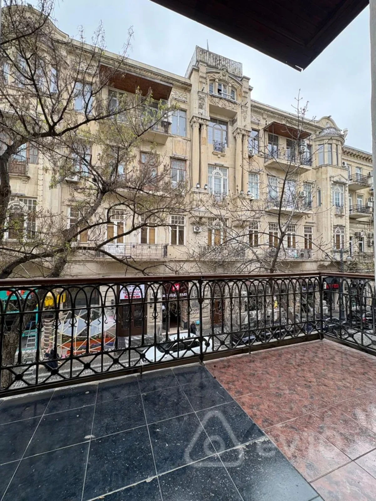 Satılır 3 otaqlı köhnə tikili 110 m²