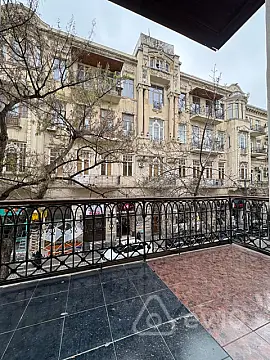 Satılır 3 otaqlı köhnə tikili 110 m²