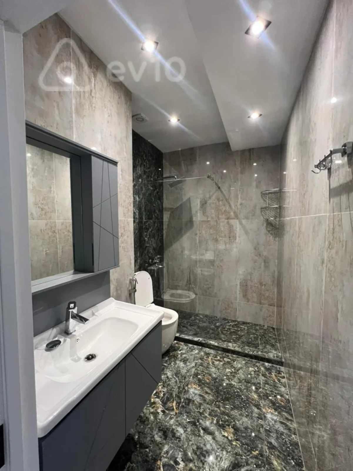 Kirayə verilir 3 otaqlı yeni tikili 95 m²