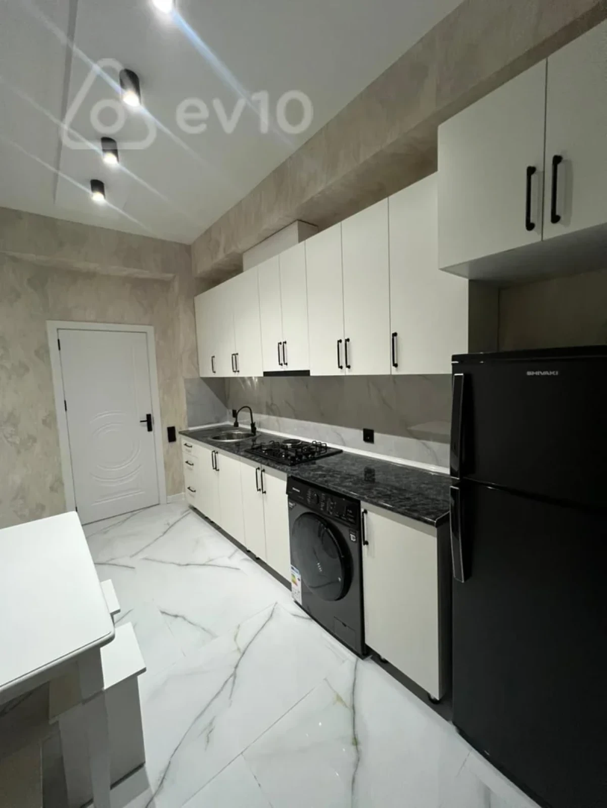 Kirayə verilir 3 otaqlı yeni tikili 95 m²