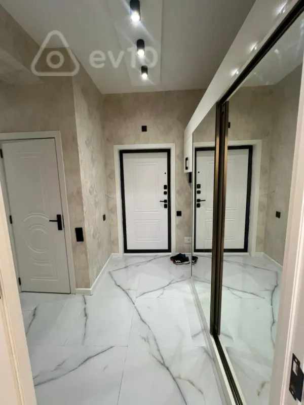 Kirayə verilir 3 otaqlı yeni tikili 95 m²
