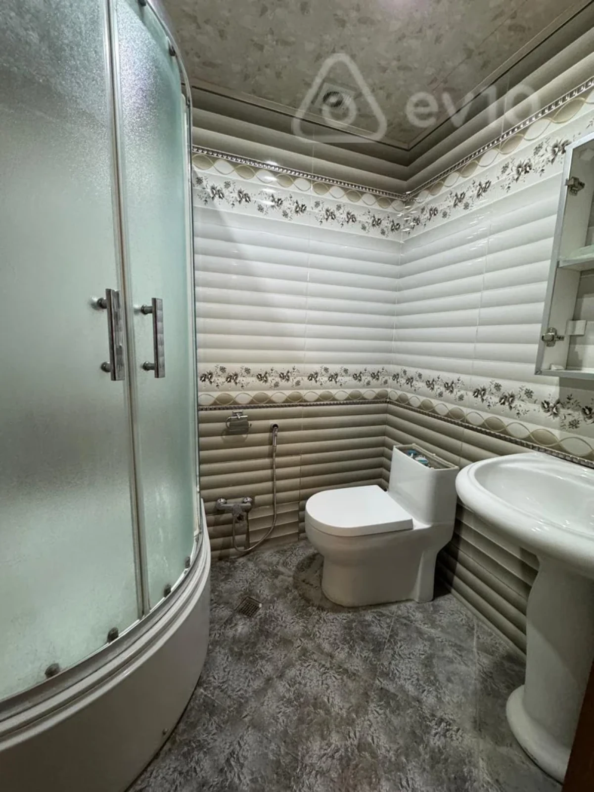 Satılır 3 otaqlı yeni tikili 125 m²