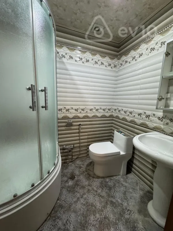 Satılır 3 otaqlı yeni tikili 125 m²