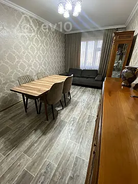 Kirayə verilir 2 otaqlı köhnə tikili 60 m²