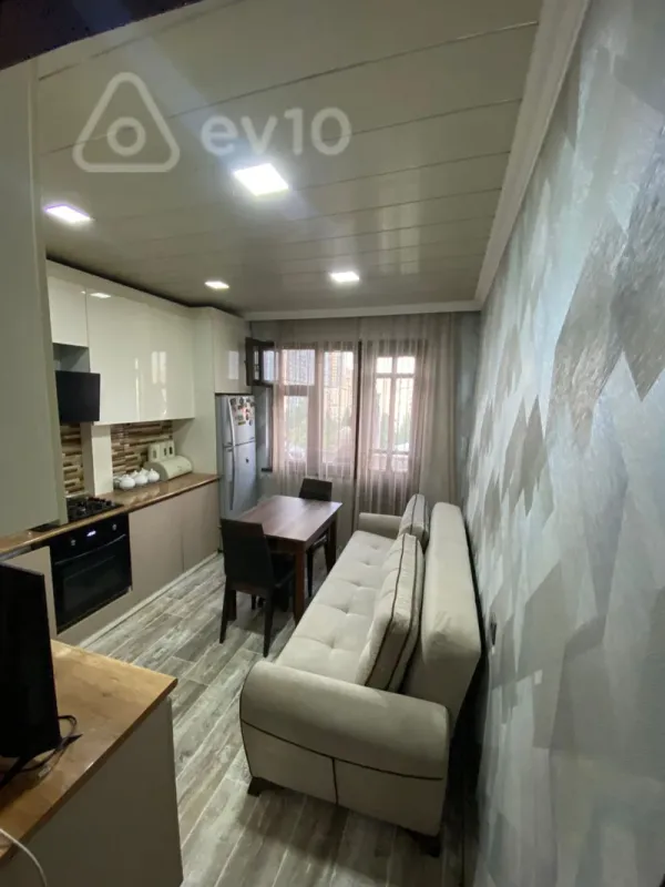 Kirayə verilir 2 otaqlı köhnə tikili 60 m²