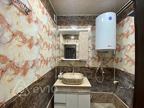 Kirayə verilir 2 otaqlı köhnə tikili 60 m²