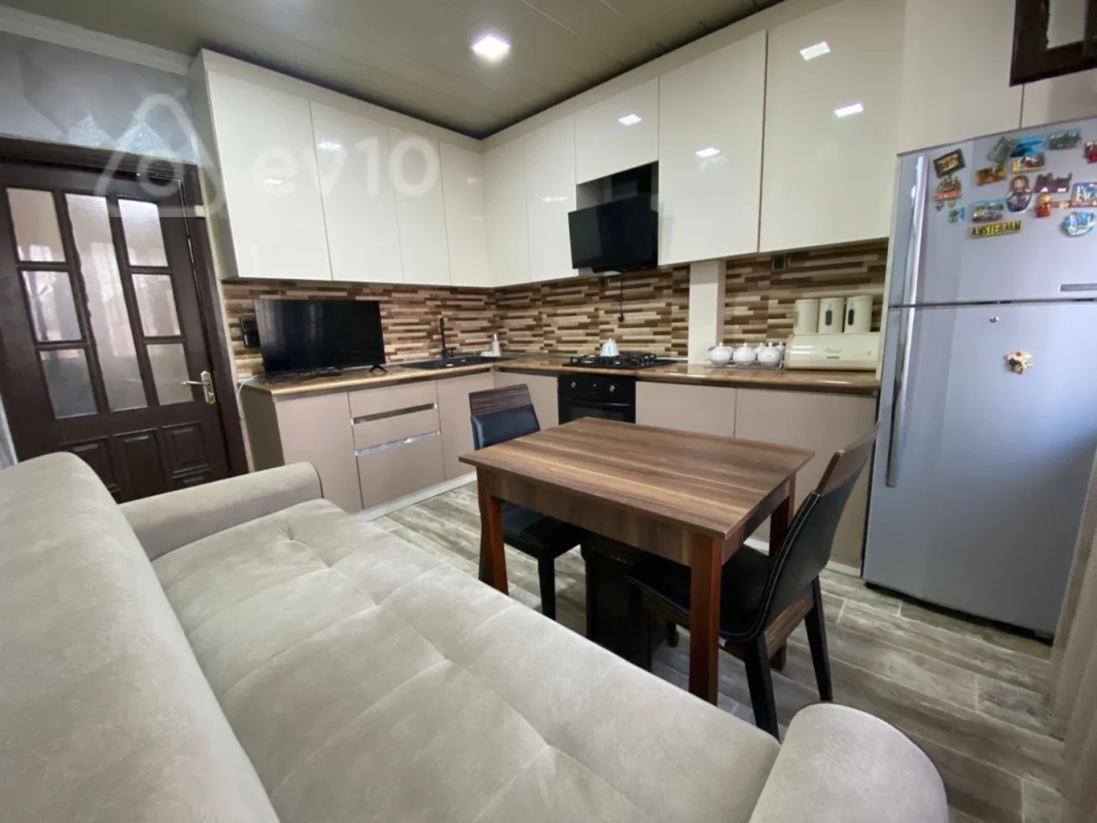 Kirayə verilir 2 otaqlı köhnə tikili 60 m²