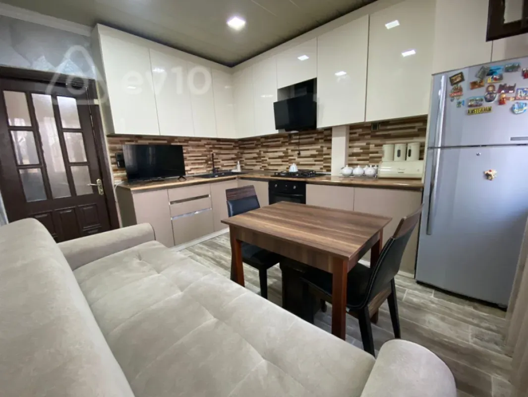 Kirayə verilir 2 otaqlı köhnə tikili 60 m²