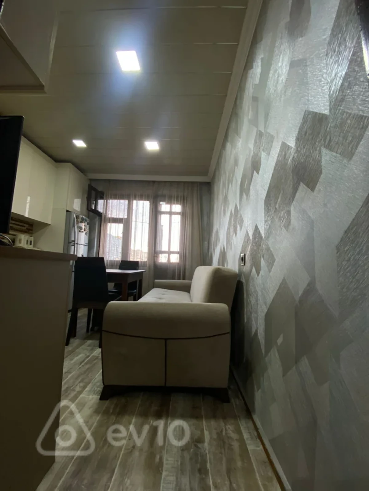 Kirayə verilir 2 otaqlı köhnə tikili 60 m²