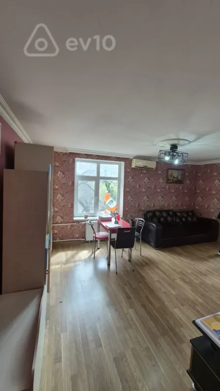 Kirayə verilir 2 otaqlı köhnə tikili 37 m²