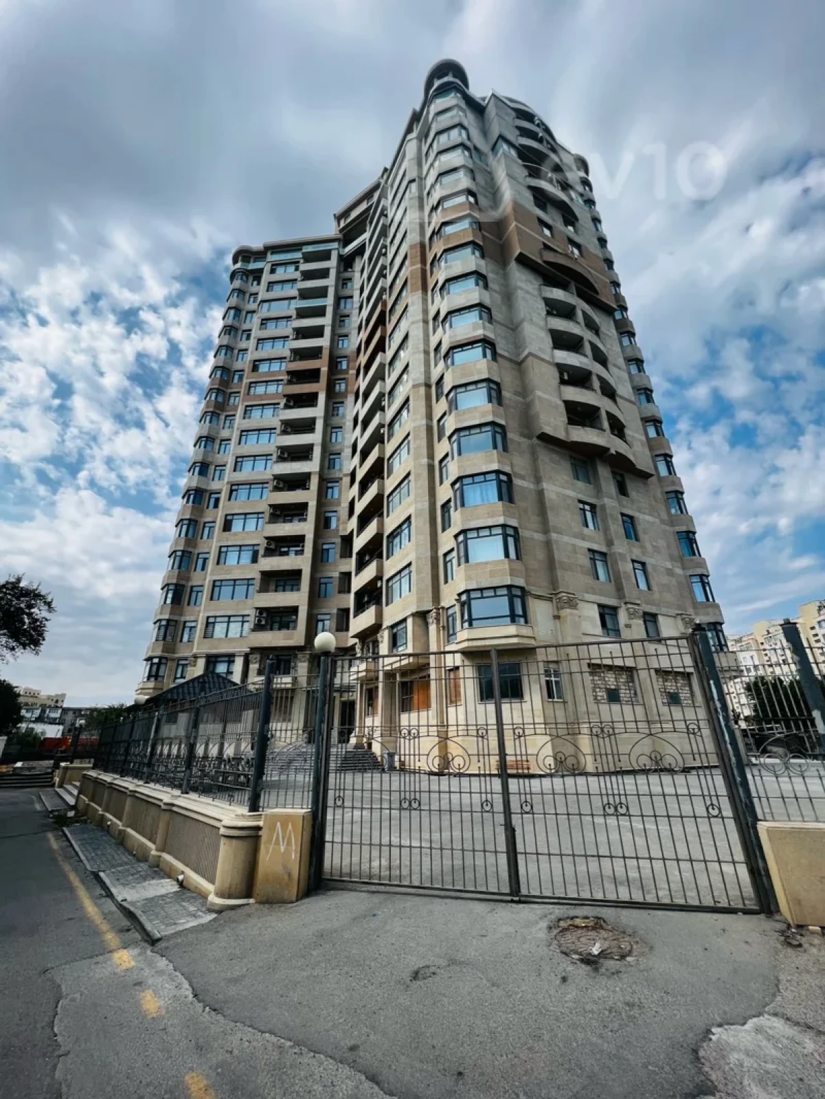 Kirayə verilir 3 otaqlı yeni tikili 140 m²