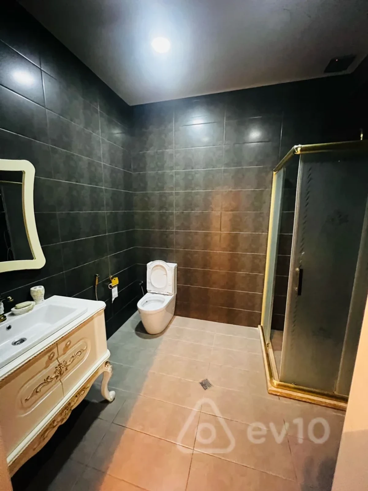 Kirayə verilir 3 otaqlı yeni tikili 140 m²