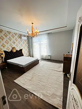 Kirayə verilir 3 otaqlı yeni tikili 140 m²