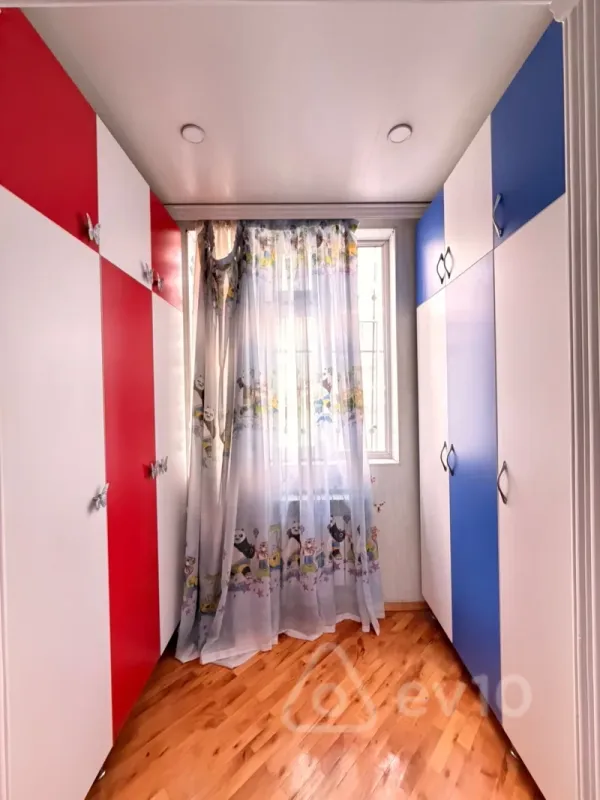 Kirayə verilir 3 otaqlı köhnə tikili 90 m²