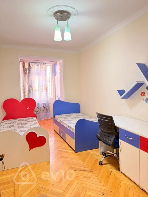 Kirayə verilir 3 otaqlı köhnə tikili 90 m²