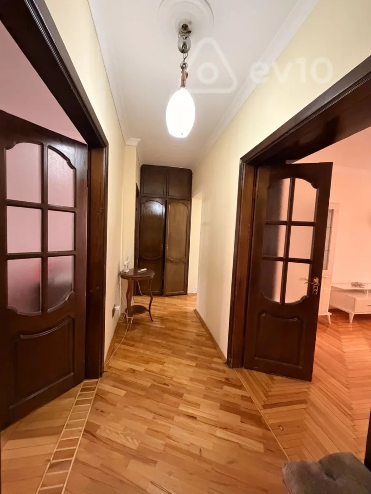 Kirayə verilir 3 otaqlı köhnə tikili 90 m²